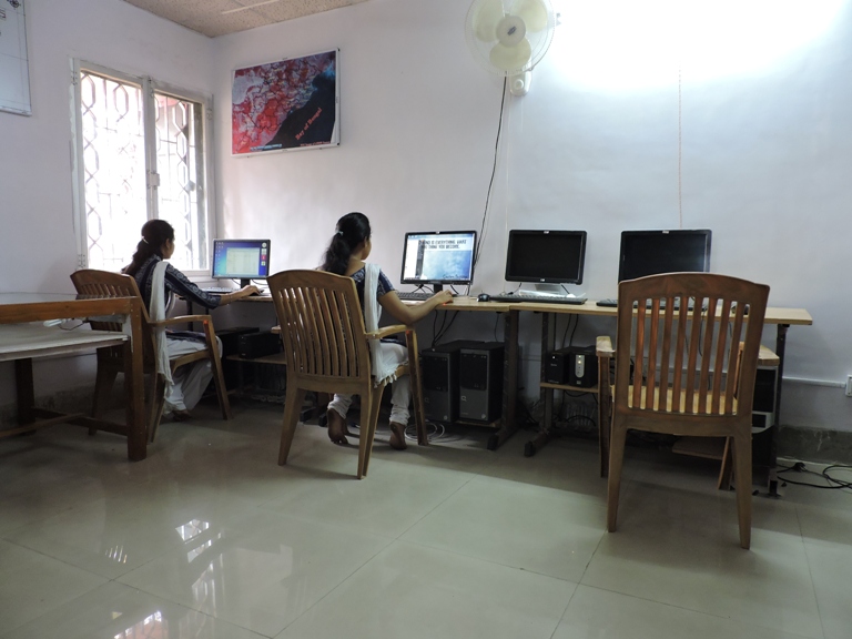 Students carrying out hands on practical in Geospatial Laboratory